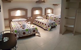 Hotel Caudillos Inn 4*